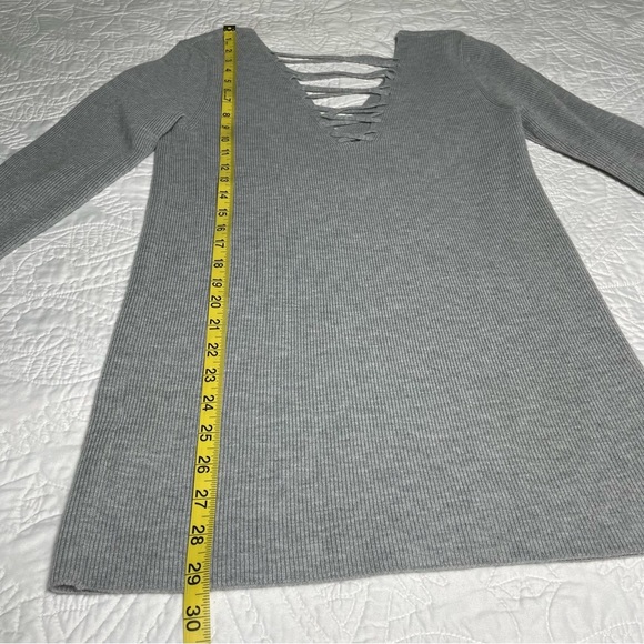 Nordstrom Trouvé Gray V-Neck Lattice Back Cashmere Blend Sweater Women’s Size M - Picture 7 of 9